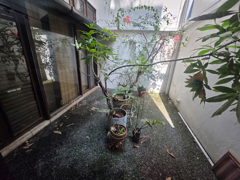 EMERALD STUDIO FOR SINGLES/ NO KITCHEN, EMERALD HILL CONSERVATION AREA, 1 Bedroom, 975 sqft, Conservation House For Rent, by Susan Prior, 500107960 - Exterior - PropertyGuru.com.sg