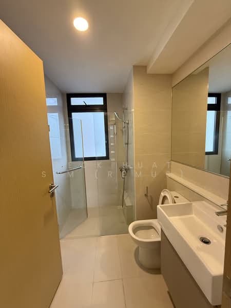 Twin Waterfalls, 108 Punggol Walk, 3 Bedrooms, 915 sqft, Executive Condominium For Rent, by Teck Huat Sim (Remus), 500107971 - Bathroom - PropertyGuru.com.sg