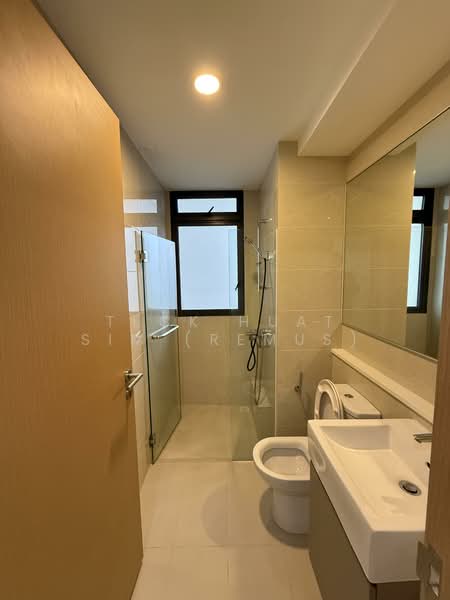 Twin Waterfalls, 108 Punggol Walk, 3 Bedrooms, 915 sqft, Executive Condominium For Rent, by Teck Huat Sim (Remus), 500107971 - Bathroom - PropertyGuru.com.sg