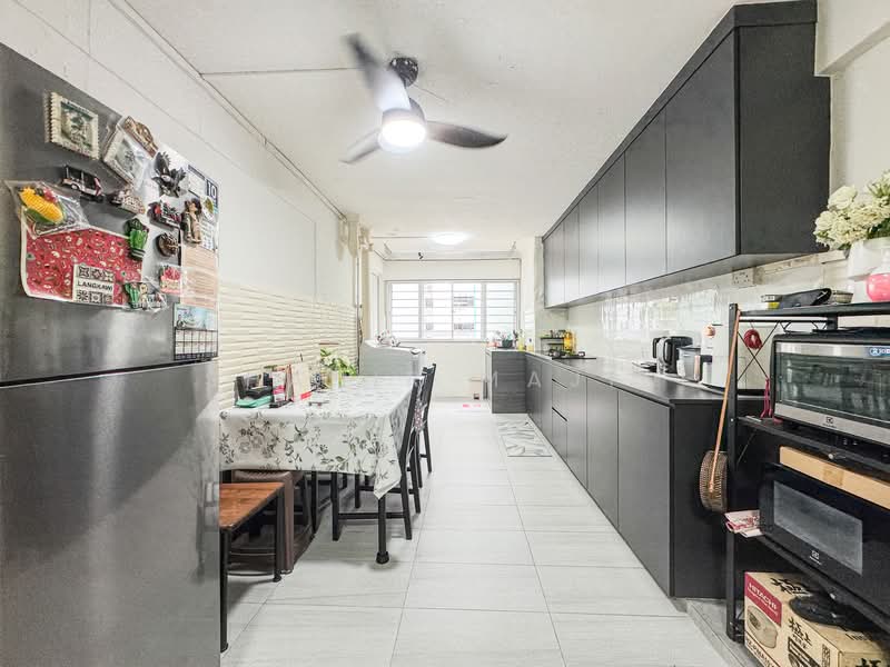 520 Bedok North Avenue 1, 520 Bedok North Avenue 1, 2 Bedrooms, 721 sqft, HDB Flat For Sale, by Shahir Majid, 500107983 - Kitchen - PropertyGuru.com.sg