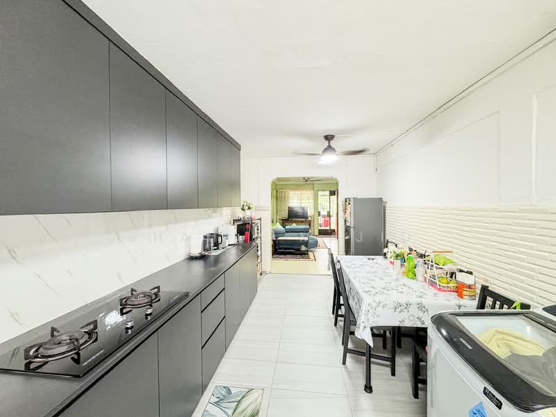 520 Bedok North Avenue 1, 520 Bedok North Avenue 1, 2 Bedrooms, 721 sqft, HDB Flat For Sale, by Shahir Majid, 500107983 - Kitchen - PropertyGuru.com.sg
