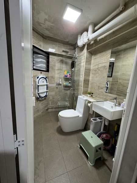 525 Woodlands Drive 14, 525 Woodlands Drive 14, 3 Bedrooms, 1,119 sqft, HDB Flat For Sale, by Haslina Tahir, 500107993 - Bathroom - PropertyGuru.com.sg