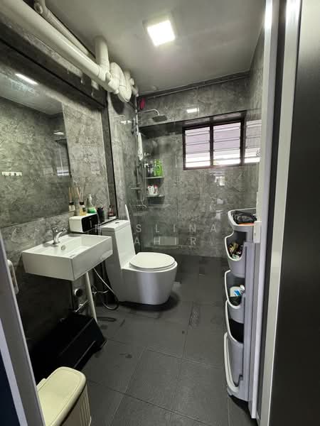 525 Woodlands Drive 14, 525 Woodlands Drive 14, 3 Bedrooms, 1,119 sqft, HDB Flat For Sale, by Haslina Tahir, 500107993 - Bathroom - PropertyGuru.com.sg
