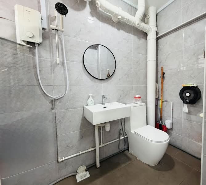 186 Bukit Batok West Avenue 6, 186 Bukit Batok West Avenue 6, 3 Bedrooms, 1,205 sqft, HDB Flat For Sale, by Karine Kuang, 500108001 - Bathroom - PropertyGuru.com.sg