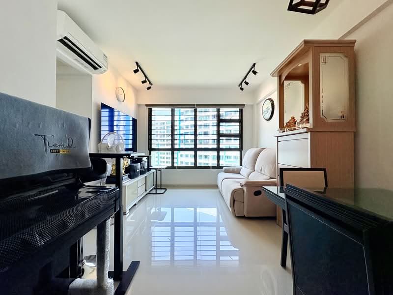 334A Yishun Riverwalk, 334A Yishun Street 31, 2 Bedrooms, 721 sqft, HDB Flat For Sale, by Isaac Chew, 500108002 - Living Room - PropertyGuru.com.sg