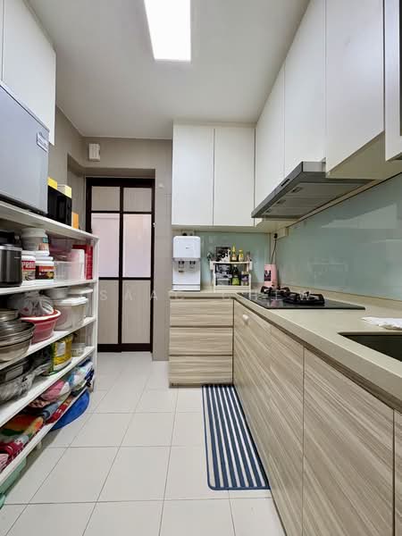 334A Yishun Riverwalk, 334A Yishun Street 31, 2 Bedrooms, 721 sqft, HDB Flat For Sale, by Isaac Chew, 500108002 - Kitchen - PropertyGuru.com.sg