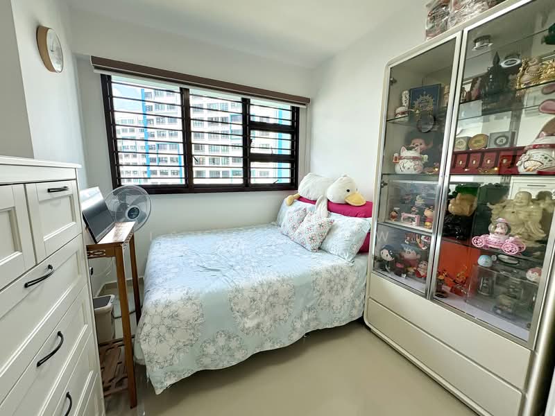 334A Yishun Riverwalk, 334A Yishun Street 31, 2 Bedrooms, 721 sqft, HDB Flat For Sale, by Isaac Chew, 500108002 - Bedroom - PropertyGuru.com.sg