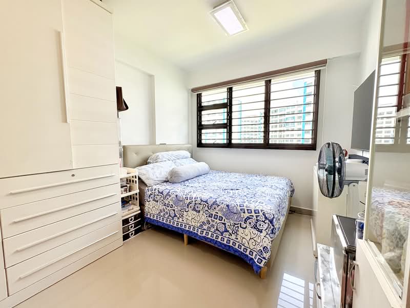 334A Yishun Riverwalk, 334A Yishun Street 31, 2 Bedrooms, 721 sqft, HDB Flat For Sale, by Isaac Chew, 500108002 - Bedroom - PropertyGuru.com.sg