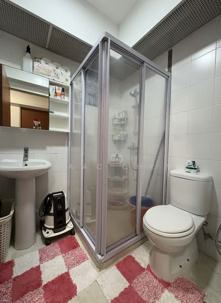 334A Yishun Riverwalk, 334A Yishun Street 31, 2 Bedrooms, 721 sqft, HDB Flat For Sale, by Isaac Chew, 500108002 - Bathroom - PropertyGuru.com.sg