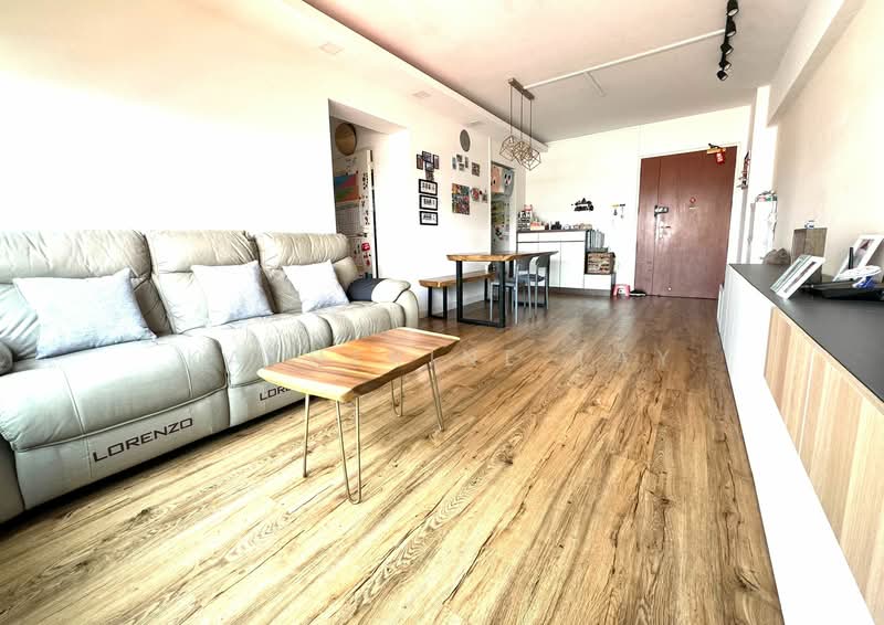 2C Sri Geylang Serai, 2C Geylang Serai, 3 Bedrooms, 1,001 sqft, HDB Flat For Sale, by Katherine Tay, 500108007 - Living Room- Always Bright & Breeze - PropertyGuru.com.sg