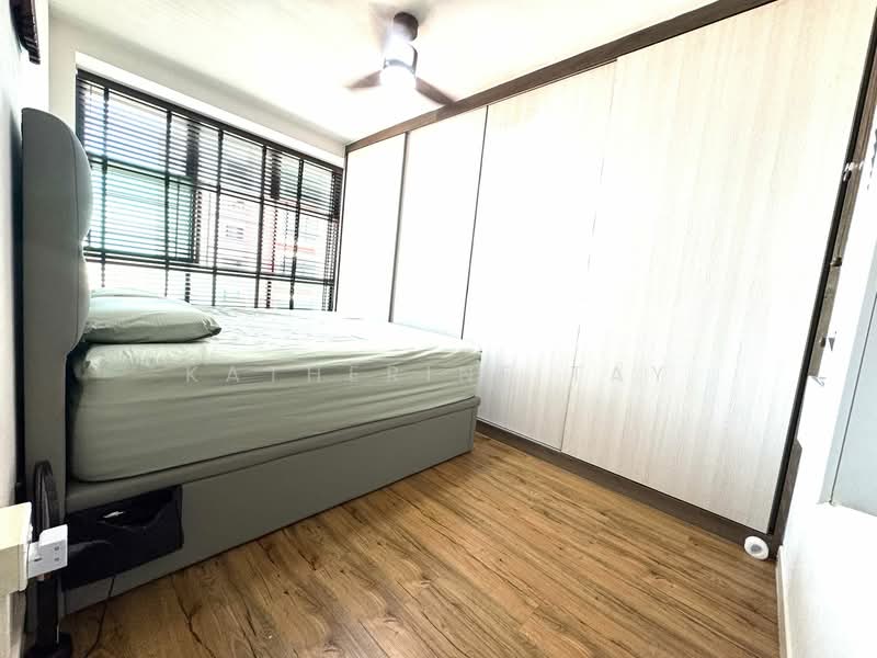2C Sri Geylang Serai, 2C Geylang Serai, 3 Bedrooms, 1,001 sqft, HDB Flat For Sale, by Katherine Tay, 500108007 - Spacious Master Bedroom -King Size Bed - PropertyGuru.com.sg