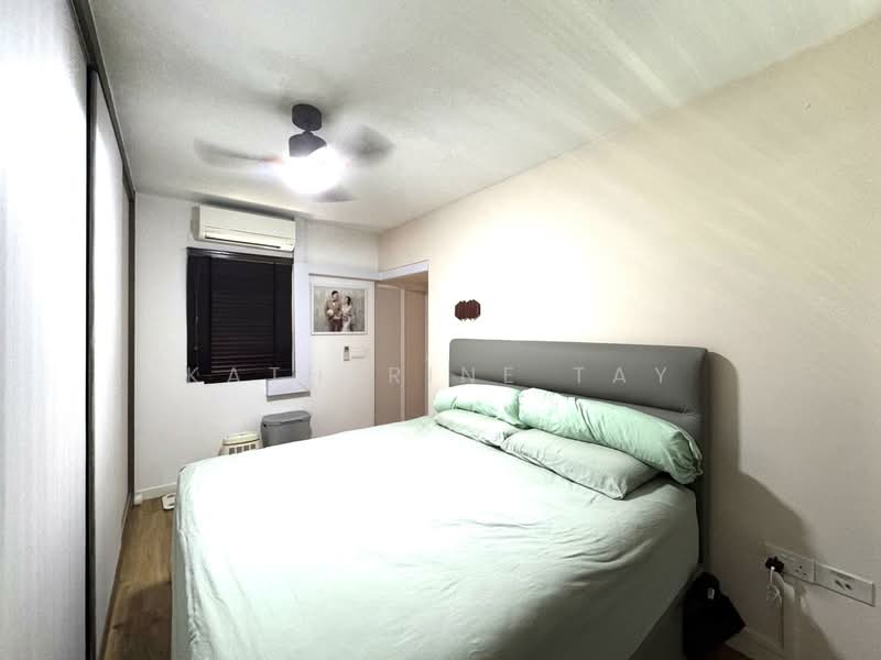 2C Sri Geylang Serai, 2C Geylang Serai, 3 Bedrooms, 1,001 sqft, HDB Flat For Sale, by Katherine Tay, 500108007 - Spacious Master Bedroom -King Size Bed - PropertyGuru.com.sg