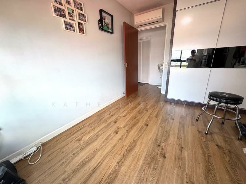 2C Sri Geylang Serai, 2C Geylang Serai, 3 Bedrooms, 1,001 sqft, HDB Flat For Sale, by Katherine Tay, 500108007 - Big Bedroom (use as music room now) - PropertyGuru.com.sg