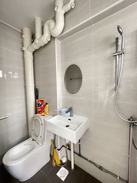 293 Choa Chu Kang Avenue 3, 293 Choa Chu Kang Avenue 3, 3 Bedrooms, 1,119 sqft, HDB Flat For Sale, by Elena Pang, 500108013 - Bathroom - PropertyGuru.com.sg