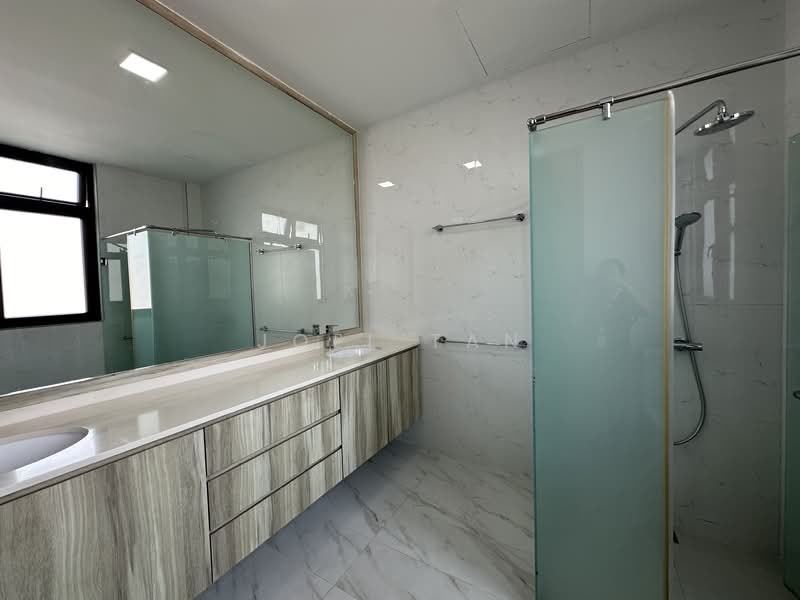 6 wilkinson rd, Wilkinson Road, 6 Bedrooms, 8,000 sqft, Semi-Detached House For Rent, by Joel Tan, 500108014 - Bathroom - PropertyGuru.com.sg