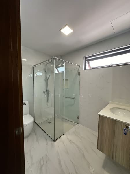 wilkinson rd, Wilkinson Road, 6 Bedrooms, 8,000 sqft, Semi-Detached House For Rent, by Joel Tan, 500108014 - Bathroom - PropertyGuru.com.sg