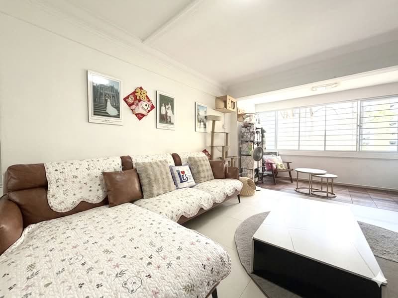 642 Ang Mo Kio Avenue 5, 642 Ang Mo Kio Avenue 5, 3 Bedrooms, 1,302 sqft, HDB Flat For Sale, by Kenny Teo, 500108037 - Living Room - PropertyGuru.com.sg