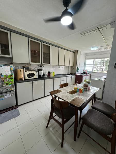 399 Yishun Avenue 6, 399 Yishun Avenue 6, 2 Bedrooms, 786 sqft, HDB Flat For Sale, by Haslina Tahir, 500108043 - Kitchen - PropertyGuru.com.sg