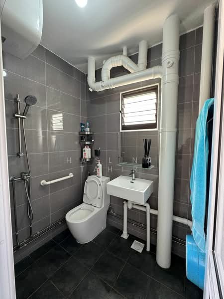 399 Yishun Avenue 6, 399 Yishun Avenue 6, 2 Bedrooms, 786 sqft, HDB Flat For Sale, by Haslina Tahir, 500108043 - Bathroom - PropertyGuru.com.sg