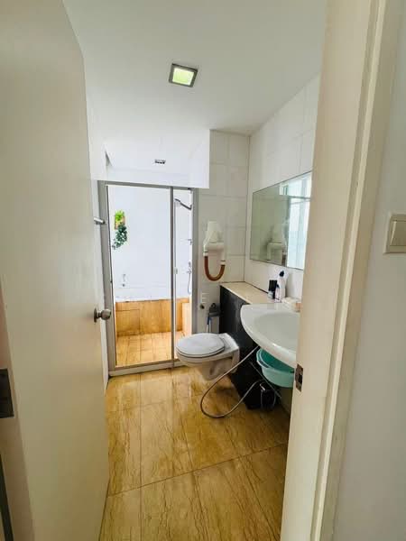 Kerrisdale, 30 Sturdee Road, Room Rental, 100 sqft, Condominium For Rent, by Chloe Tey, 500108054 - Bathroom - PropertyGuru.com.sg