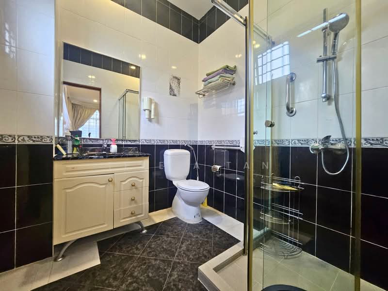 ⭐️⭐️LANDED7772⭐️ 2 storey plus attic Well Kept Detached, , 6 Bedrooms, 5,000 sqft, Detached House For Sale, by Teresa Tan, 500108057 - Bathroom - PropertyGuru.com.sg