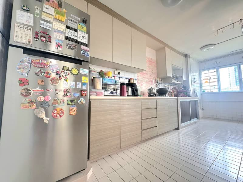 254 Bukit Batok East Avenue 4, 254 Bukit Batok East Avenue 4, 3 Bedrooms, 1,302 sqft, HDB Flat For Sale, by Kenneth Lim, 500108066 - Kitchen - PropertyGuru.com.sg