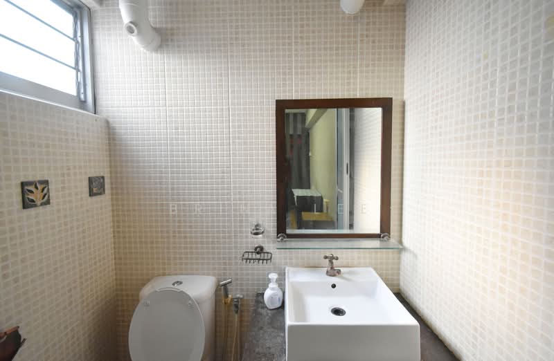 327 Clementi Avenue 5, 327 Clementi Avenue 5, 3 Bedrooms, 92 sqft, HDB Flat For Rent, by Brina Lee, 500108069 - Bathroom - PropertyGuru.com.sg