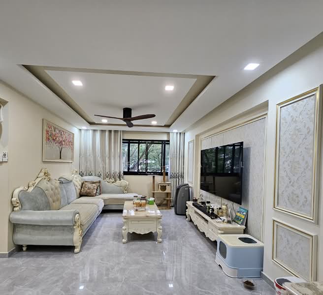 217 Lorong 8 Toa Payoh, 217 Lorong 8 Toa Payoh, 3 Bedrooms, 1,259 sqft, HDB Flat For Sale, by Khairul Jalal, 500108086 - Living Room - PropertyGuru.com.sg