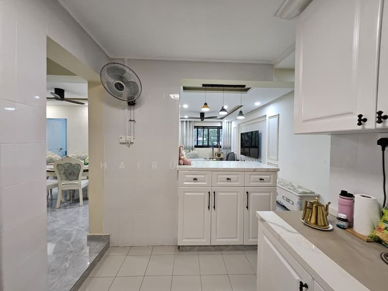 217 Lorong 8 Toa Payoh, 217 Lorong 8 Toa Payoh, 3 Bedrooms, 1,259 sqft, HDB Flat For Sale, by Khairul Jalal, 500108086 - Kitchen - PropertyGuru.com.sg