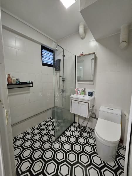 217 Lorong 8 Toa Payoh, 217 Lorong 8 Toa Payoh, 3 Bedrooms, 1,259 sqft, HDB Flat For Sale, by Khairul Jalal, 500108086 - Common Bathroom - PropertyGuru.com.sg