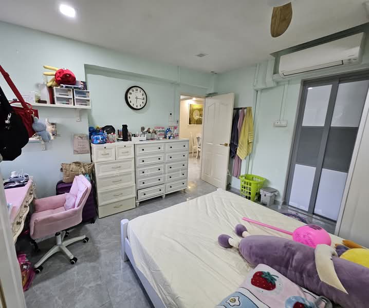 217 Lorong 8 Toa Payoh, 217 Lorong 8 Toa Payoh, 3 Bedrooms, 1,259 sqft, HDB Flat For Sale, by Khairul Jalal, 500108086 - Master Bedroom - PropertyGuru.com.sg