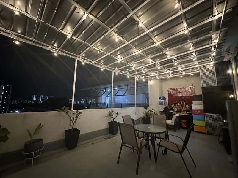 Midview City, 18 Sin Ming Lane, 676 sqft, Light Industrial (B1) For Rent, by Carmen Ho, 500108088 - Balcony - CommercialGuru.com.sg