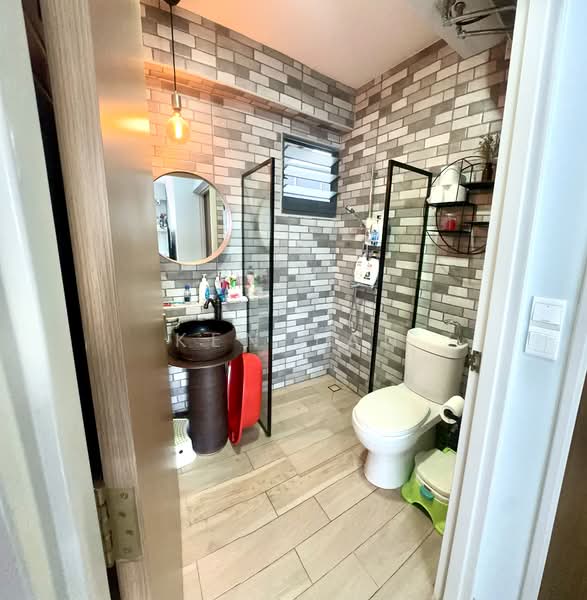 96 Dawson Road, 96 Dawson Road, 2 Bedrooms, 678 sqft, HDB Flat For Sale, by Ken Tan, 500108095 - Bathroom - PropertyGuru.com.sg