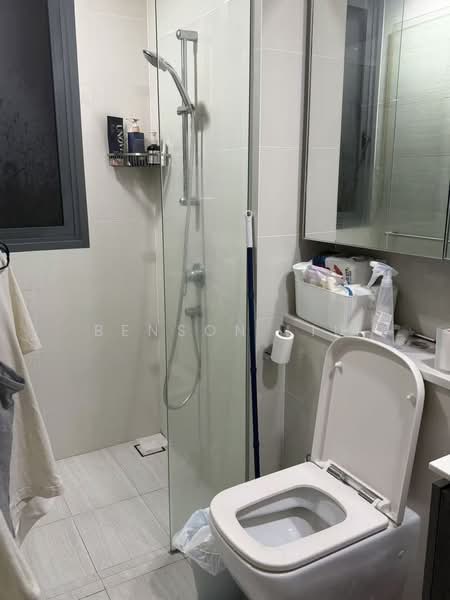Lakeville, 1 Jurong Lake Link, 2 Bedrooms, 807 sqft, Condominium For Rent, by Benson Liu, 500108106 - Bathroom - PropertyGuru.com.sg