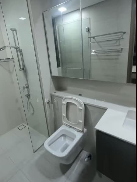 Lakeville, 1 Jurong Lake Link, 2 Bedrooms, 807 sqft, Condominium For Rent, by Benson Liu, 500108106 - Bathroom - PropertyGuru.com.sg