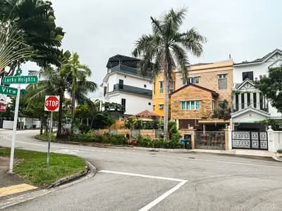 For Sale - ⭐ Wide Frontage Landed-Semi-D in D16 ⭐