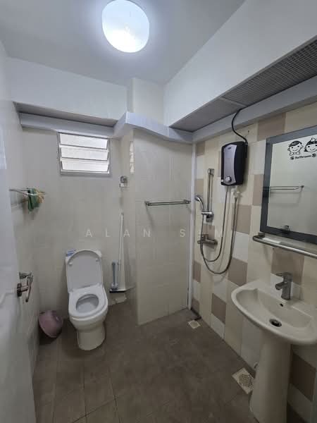 306B Punggol Place, 306B Punggol Place, 3 Bedrooms, 1,022 sqft, HDB Flat For Rent, by Alan Sim, 500108133 - Bathroom - PropertyGuru.com.sg