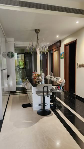 ⭐BRAND NEW but Pre-Loved, yet Better and Nicer✅Fully Equipped FREEHOLD Semi-D Home, Lift & Pool | 6 Rooms ensuite | 4 Cars | Automation, 7 Bedrooms, 5,500 sqft, Semi-Detached House For Sale, by Melvin Ng, 500108138 - Kitchen - PropertyGuru.com.sg