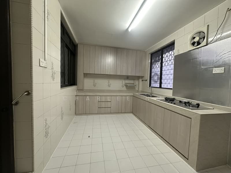 Sennett Estate, Chempaka Avenue, 4 Bedrooms, 1,500 sqft, Terraced House For Rent, by Charlee Ng, 500108142 - Kitchen - PropertyGuru.com.sg