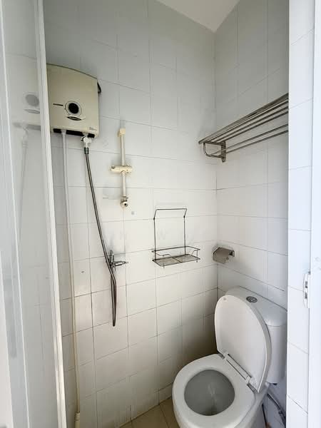 Apleton View, 71 Sinaran Drive, 3 Bedrooms, 1,227 sqft, Apartment For Sale, by Ben Wong, 500108144 - Bathroom - PropertyGuru.com.sg