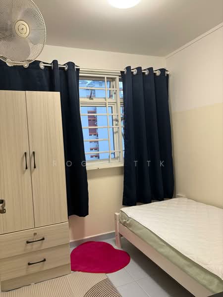 4 Holland Close, 4 Holland Close, 3 Bedrooms, 700 sqft, HDB Flat For Rent, by Roger TTK, 500108154 - Small Bedroom - PropertyGuru.com.sg