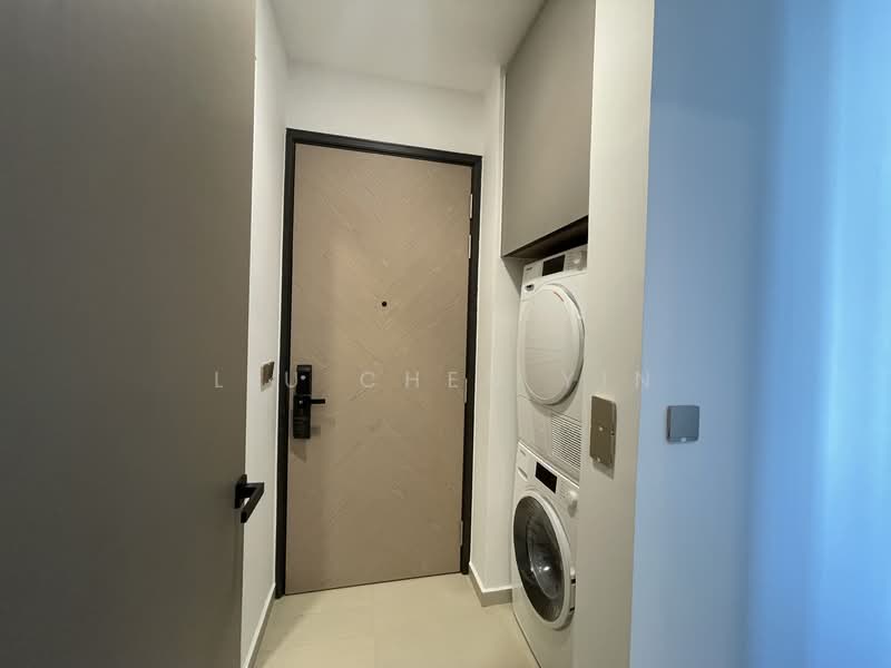 Perfect Ten, 323 Bukit Timah Road, 3 Bedrooms, 1,227 sqft, Condominium For Rent, by LIU Chen Yin, 500108156 - Back Door (Access to Common Lift Lobby) - PropertyGuru.com.sg