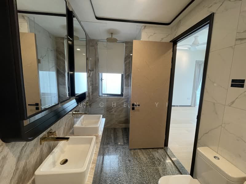 Perfect Ten, 323 Bukit Timah Road, 3 Bedrooms, 1,227 sqft, Condominium For Rent, by LIU Chen Yin, 500108156 - Master Bath - PropertyGuru.com.sg