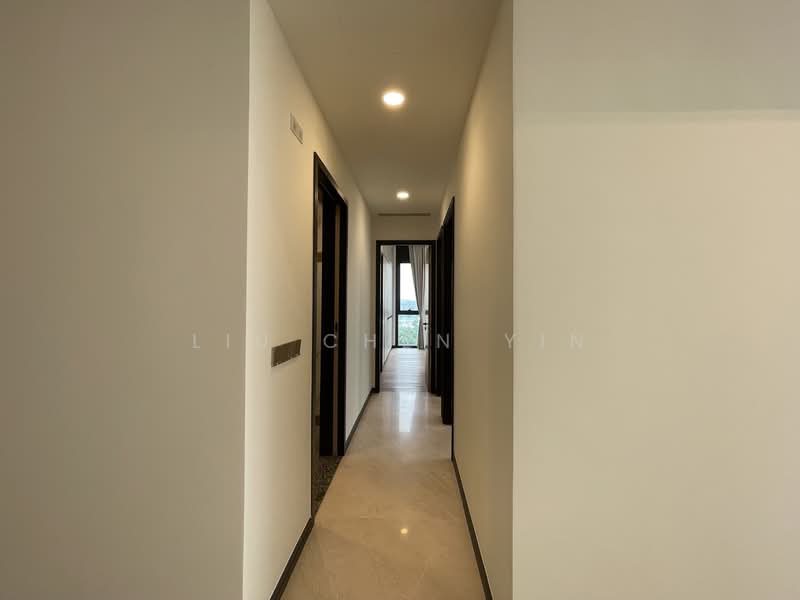 Perfect Ten, 323 Bukit Timah Road, 3 Bedrooms, 1,227 sqft, Condominium For Rent, by LIU Chen Yin, 500108156 - Corridor to Common Bath & all Bedrooms - PropertyGuru.com.sg