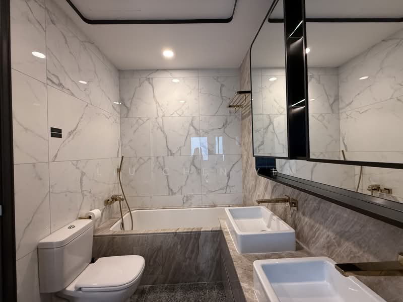 Perfect Ten, 323 Bukit Timah Road, 3 Bedrooms, 1,227 sqft, Condominium For Rent, by LIU Chen Yin, 500108156 - Master Bath - PropertyGuru.com.sg