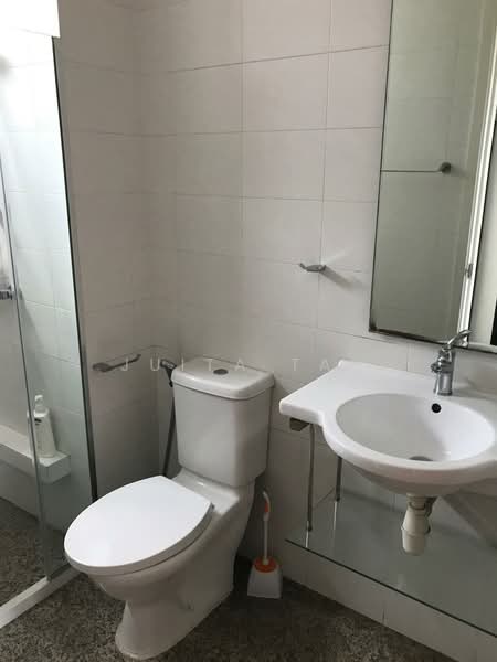 Kerrisdale, 36 Sturdee Road, Room Rental, 140 sqft, Condominium For Rent, by Juita Tan, 500108161 - Bathroom - PropertyGuru.com.sg