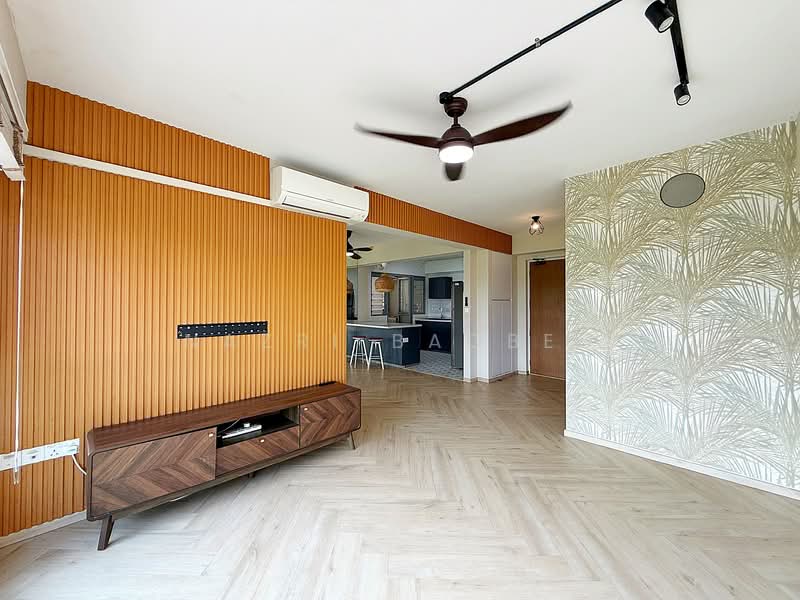 682A Edgedale Plains, 682A Edgedale Plains, 3 Bedrooms, 1,001 sqft, HDB Flat For Sale, by Nazri Baobed, 500108171 - Living Room - PropertyGuru.com.sg