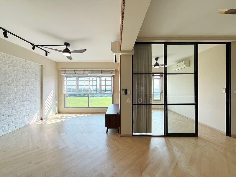 682A Edgedale Plains, 682A Edgedale Plains, 3 Bedrooms, 1,001 sqft, HDB Flat For Sale, by Nazri Baobed, 500108171 - Living Room - PropertyGuru.com.sg