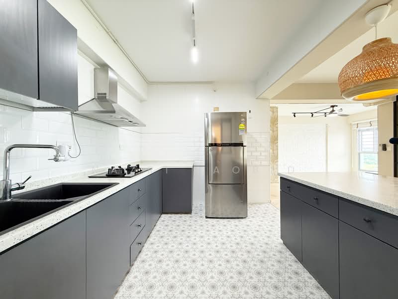 682A Edgedale Plains, 682A Edgedale Plains, 3 Bedrooms, 1,001 sqft, HDB Flat For Sale, by Nazri Baobed, 500108171 - Kitchen - PropertyGuru.com.sg