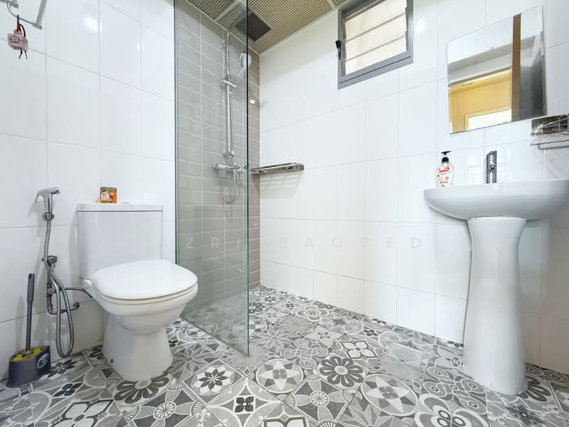 682A Edgedale Plains, 682A Edgedale Plains, 3 Bedrooms, 1,001 sqft, HDB Flat For Sale, by Nazri Baobed, 500108171 - Bathroom - PropertyGuru.com.sg